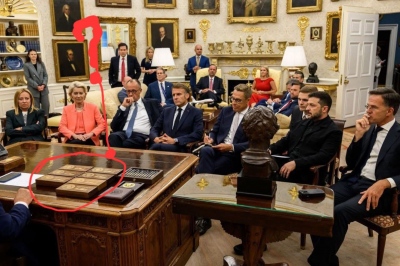 Τα 7 δώρα του Trump στους Ευρωπαίους - Μπαστούνι του χόκεϊ, κλειδιά για τον Λευκό Οίκο, 11 «ευχαριστώ» σε... πέντε λεπτά
