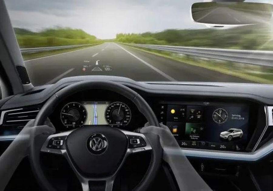 Ξέχνα τα κουμπιά, η VW σε παρακολουθεί