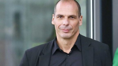Βαρουφάκης: Οι ΗΠΑ θα μπορούσαν να αναγκάσουν την ΕΕ και την Ουκρανία να συνάψουν ειρήνη με τη Ρωσία