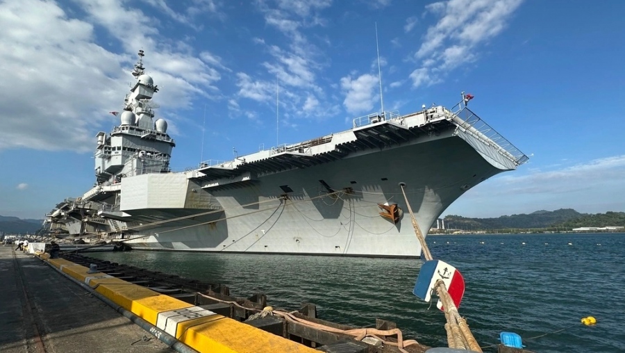 Στη Σούδα το γαλλικό αεροπλανοφόρο Charles de Gaulle – Φορτωμένο με μαχητικά Rafale