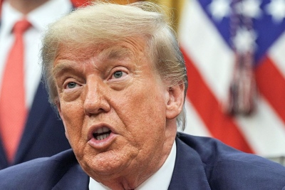 Μαστίγιο και καρότο από Trump: Νέες απειλές για δασμούς 100% στη Ρωσία αλλά και επιθυμία για συνάντηση με Putin