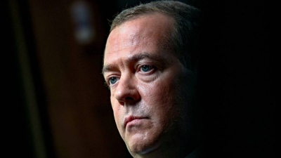 Τα …περίεργα συγχαρητήρια Medvedev σε ΗΠΑ: Ασχοληθείτε με τα δικά σας χάλια και αφήστε τον κόσμο στην ησυχία του