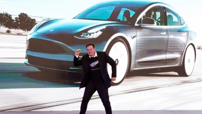 Επιστρέφει στον θρόνο της η Tesla - Εκτινάχθηκαν 25% οι πωλήσεις ηλεκτρικών το β' τρίμηνο 2026