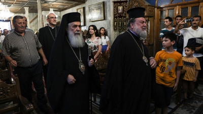 Κορυφαίοι κληρικοί των Αγίων Τόπων πραγματοποιούν σπάνια επίσκεψη στη Γάζα μετά την ισραηλινή επίθεση σε εκκλησία