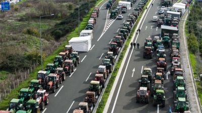 Έρχεται μετωπική και αγροτών κυβέρνησης – Ενισχύονται τα  μπλόκα, αποφασίζονται κινητοποιήσεις μέσα στις γιορτές