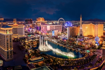 Σε ελεύθερη πτώση το Las Vegas: Το «τέλος» του φθηνού τζόγου – Καταρρέουν οι μετοχές των καζίνο, «φωτιά» οι τιμές