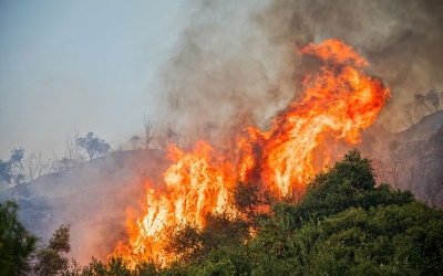 Ο πύρινος εφιάλτης σαρώνει τη Ρόδο: Τρία τα μεγάλα μέτωπα, η μεγαλύτερη εκκένωση στην Ελλάδα με 19.000 άτομα