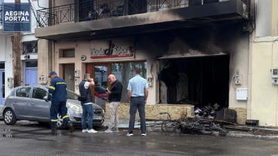 Εμπρηστική επίθεση στη σχολή οδηγών του Δημάρχου Αίγινας