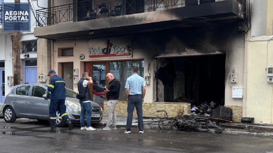 Εμπρηστική επίθεση στη σχολή οδηγών του Δημάρχου Αίγινας