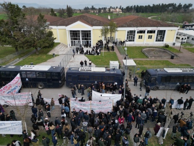 Τέμπη: Επανέναρξη της δίκης με ενστάσεις και αλλαγές στην αίθουσα - Bέλη Σοφού σε Κυρανάκη – «Ευθεία παρέμβαση»