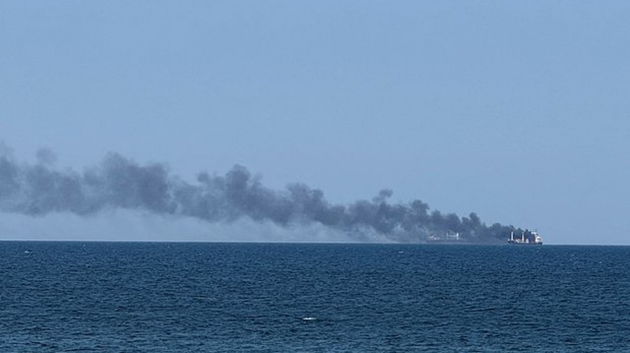 Οι Ρώσοι χτύπησαν δύο εμπορικά πλοία που μετέφεραν στρατιωτικά φορτία για τους Ουκρανούς