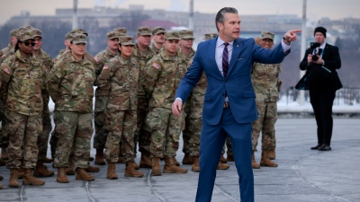 «Ανθρωποφαγία» στην Ουάσιγκτον: Οι Δημοκρατικοί επιτίθενται στον άνθρωπο του Trump, Pete Hegseth