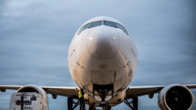 Η Singapore Airlines αύξησε την κερδοφορία της κατά 927 εκατ. δολάρια... αλλά προβλέπει «μαύρο» καλοκαίρι λόγω τιμών καυσίμων