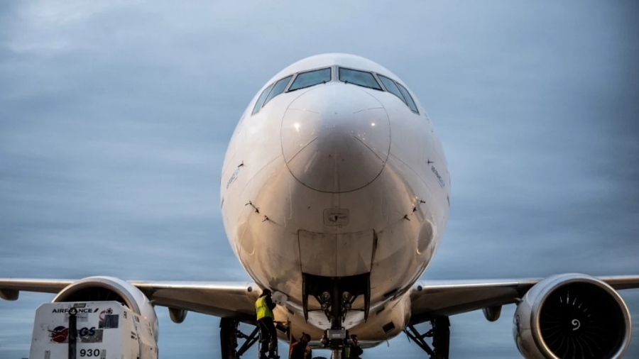 Η Singapore Airlines αύξησε την κερδοφορία της κατά 927 εκατ. δολάρια... αλλά προβλέπει «μαύρο» καλοκαίρι λόγω τιμών καυσίμων