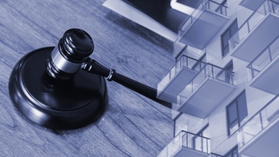 Αναστολή πλειστηριασμού ακίνητης περιουσίας εκδότη με δύο δικαστικές αποφάσεις