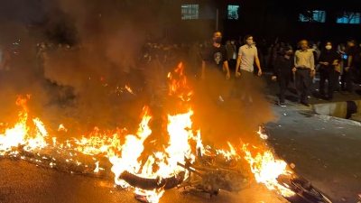 Χάος στο Ιράν: Διαδηλωτές κατέλαβαν την πόλη Abdanan - Με το... δάκτυλο στη σκανδάλη ΗΠΑ και Ισραήλ