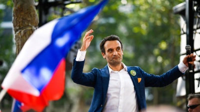 Πολιτικός σεισμός στη Γαλλία - Ο Florian Philippot κατεβαίνει για Πρόεδρος και υπόσχεται έξοδο από ΕΕ και ΝΑΤΟ