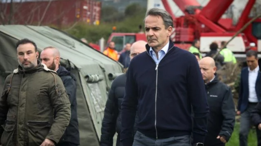 Τέμπη: Συγγενείς θυμάτων μηνύουν τον Μητσοτάκη και άλλους πολιτικούς -  Διαγράφηκαν «ανεξήγητα» 11 λεπτά συνομιλιών