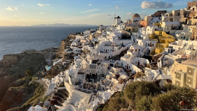 «Υπερτουρισμός» στη Σαντορίνη και τη Μύκονο;