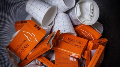 ΗΠΑ: Τριακόσιες φαρμακοβιομηχανίες ζητούν να ακυρωθεί δικαστική απόφαση που ανέστειλε την άδεια για το χάπι άμβλωσης