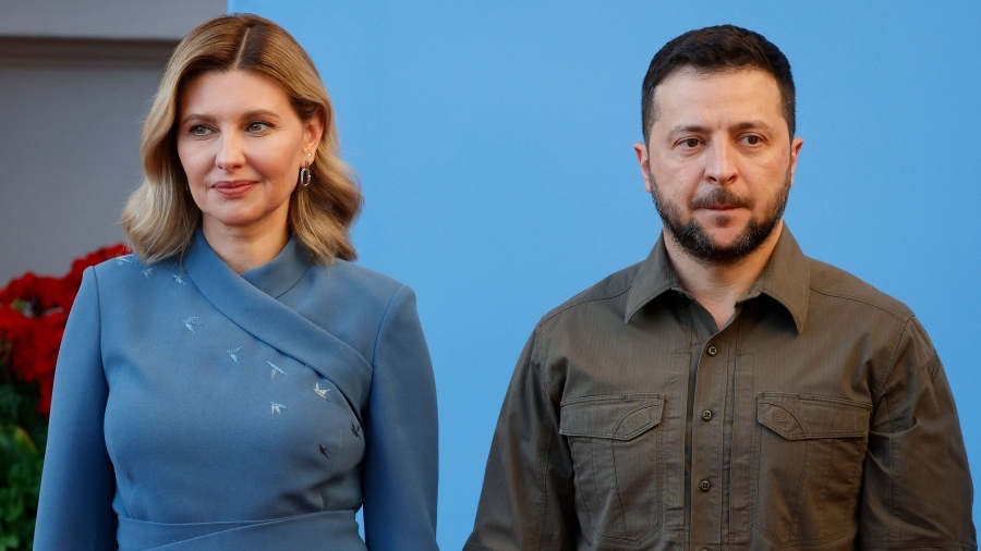 Politico: Η Elena Zelenskaya σύζυγος του Zelensky τον ενθαρρύνει να φύγει από την πολιτική