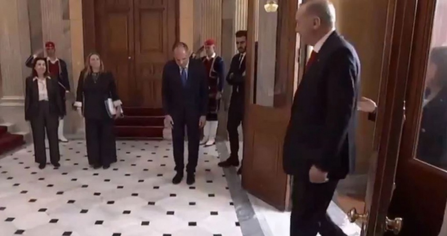 Δεν πέρασε απαρατήρητος ο «βαθύς τεμενάς» του Έλληνα ΥΠΕΞ, Γιώργου Γεραπετρίτη, στον Τούρκο πρόεδρο Tayyip Erdogan
