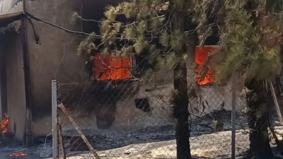 Απίστευτες καταστροφές στην Ανατολική Αττική - Στάχτη δεκάδες σπίτια και ένας νεκρός - Μεγάλη αναζωπύρωση στην Ηλεία