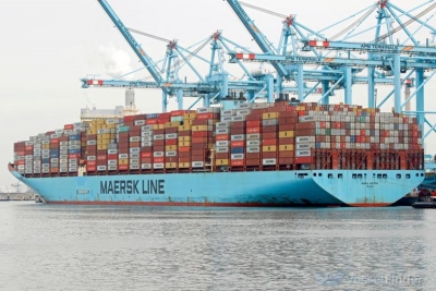 Σε επιφυλακή η Maersk - Tα πλοία της εξακολουθούν να διασχίζουν τα Στενά του Hormuz... για την ώρα
