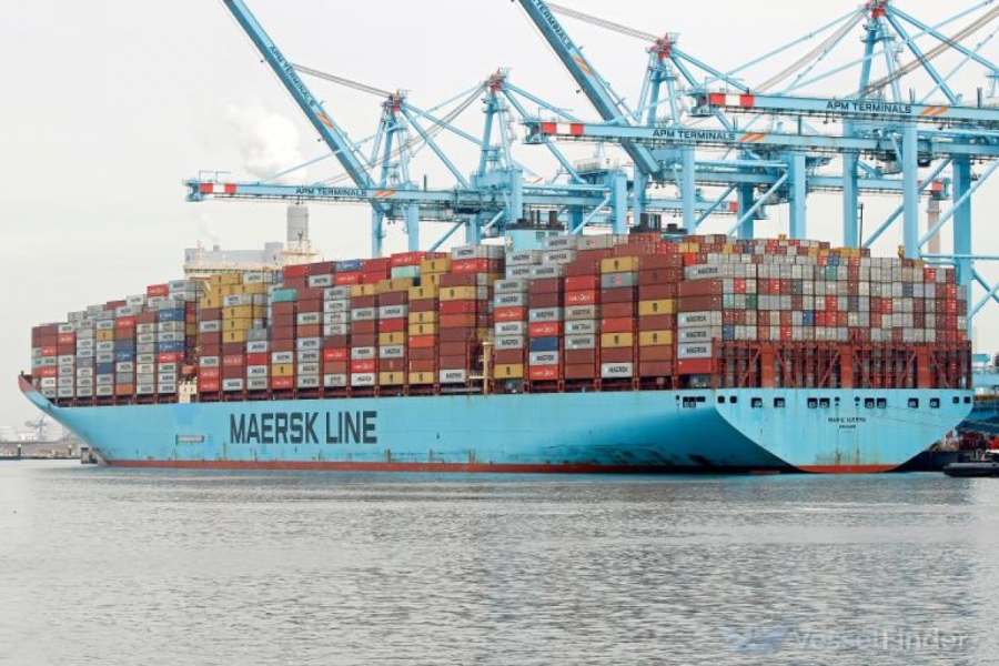 Σε επιφυλακή η Maersk - Tα πλοία της εξακολουθούν να διασχίζουν τα Στενά του Hormuz... για την ώρα