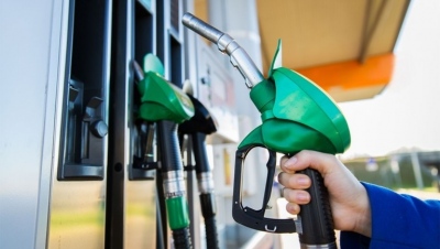 Χατζηδάκης: Συνεισφορά 40 εκατ. από Helleniq Energy και Motor Oil για μείωση 10 λεπτά στην αμόλυβδη και 5 λεπτά στο ντίζελ