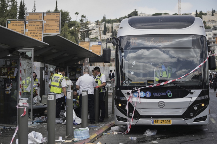 Αντίποινα του Ισραήλ για την αιματηρή επίθεση Παλαιστινίων σε στάση λεωφορείου – Θα κατεδαφίσει τα σπίτια των δραστών