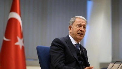 Μετά τον παροξυσμό, οι Τούρκοι ρίχνουν τους τόνους – Akar: Λύση μέσω διπλωματίας με την Ελλάδα