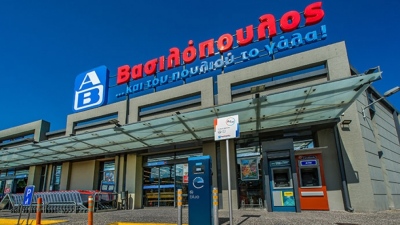 Ζημιές για την ΑΒ Βασιλόπουλος και μείωση εσόδων το 2024 – Μιλάει για θυσία 250 εκατ. ευρώ στο βωμό των χαμηλών τιμών