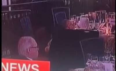 Έγινε viral και όχι άδικα στο δείπνο Trump, γιατί συνέχισε να... τρώει ανενόχλητος παρά τον χαμό των πυροβολισμών! (Video)