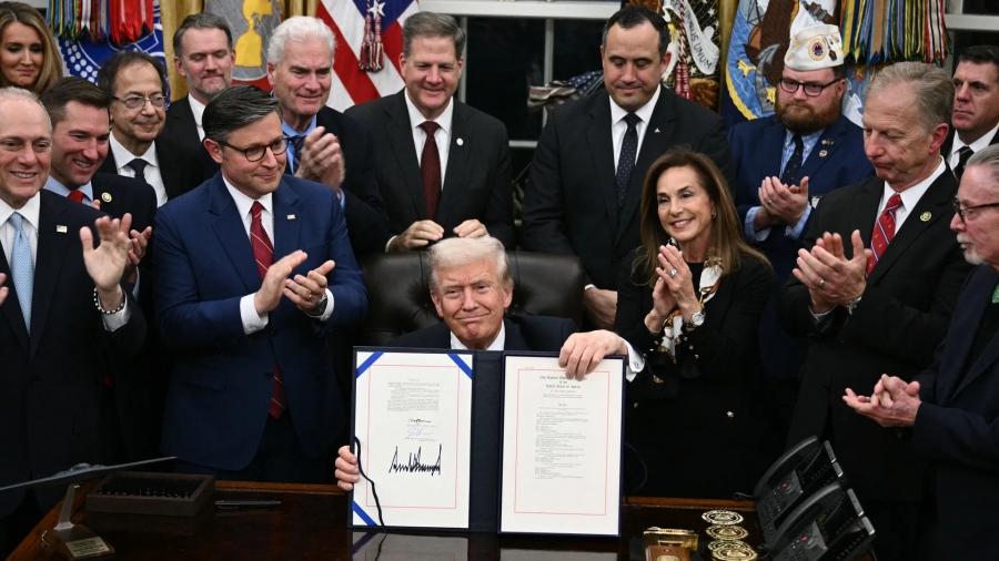 Τέλος το shutdown στις ΗΠΑ -  Trump: Οι Δημοκρατικοί προσπάθησαν να εκβιάσουν τη χώρα μας - Η κυβέρνηση «ανοίγει» έπειτα από 43 ημέρες