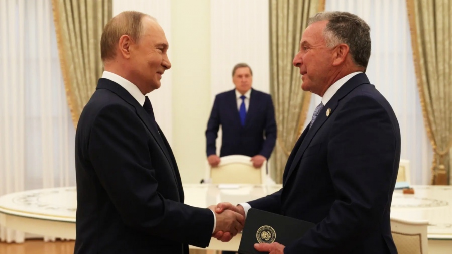 «Μετά από 5 ώρες... μπούχτισα!» - Τι αποκάλυψε ο Putin για τη συνάντηση με την αμερικανική αντιπροσωπεία στο Κρεμλίνο