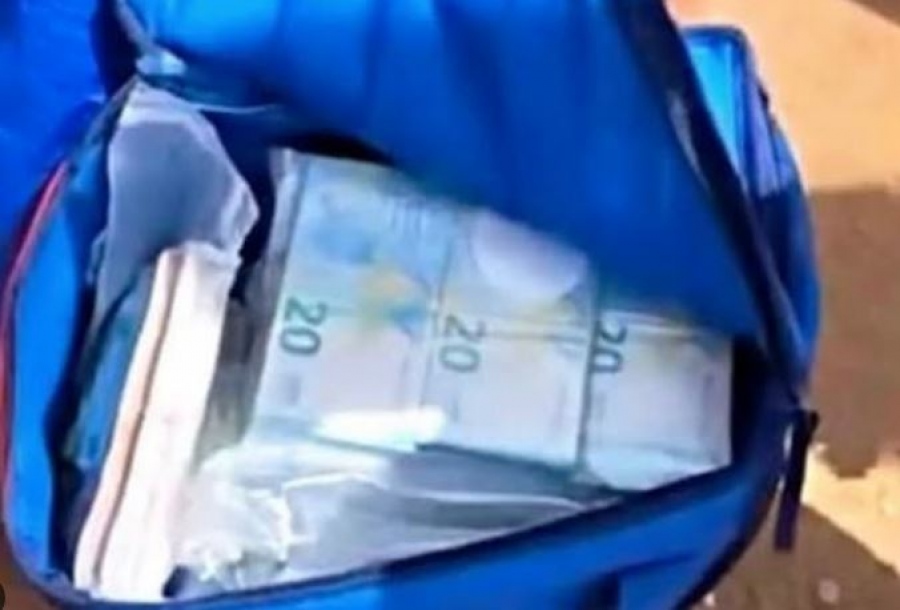 Τρομερό! - Το κύμα ξέβρασε σε παραλία 700.000 ευρώ