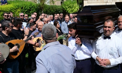 Συγκίνηση για τον Πετρολούκα Χαλκιά - Με κλαρίνο και ηπειρώτικο μοιρολόι το «αντίο» στην Αθήνα – Παρών ο Κουτσούμπας