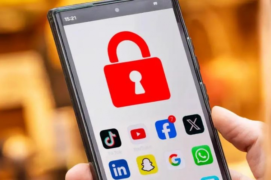 EE: Παρέμβαση για τον περιορισμό της πρόσβασης ανηλίκων στα μέσα κοινωνικής δικτύωσης