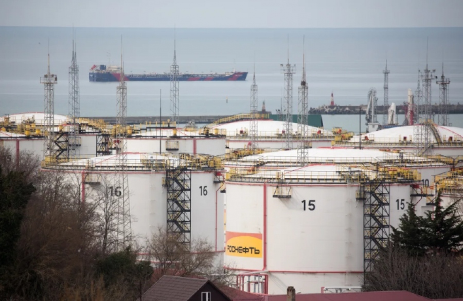 To Hormuz αναγκάζει την Ευρώπη να μειώσει «παγώσει» το πλαφόν στην τιμή ρωσικού πετρελαίου