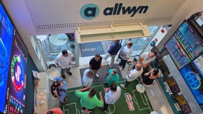Λαμπερά εγκαίνια για το νέο κατάστημα της Allwyn στο Σύνταγμα