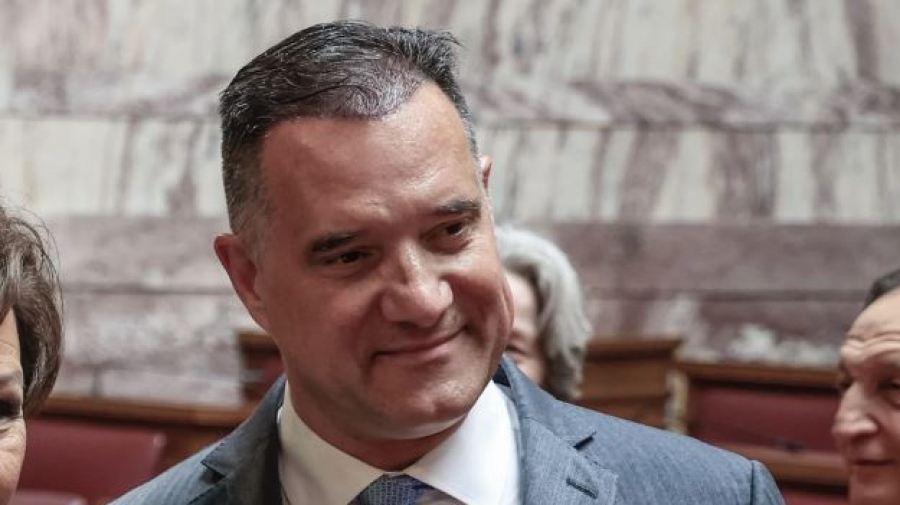 Ο Άδωνις έβαλε μαλλιά και μοιάζει πλέον με τον Βασίλη Σπανάκη!