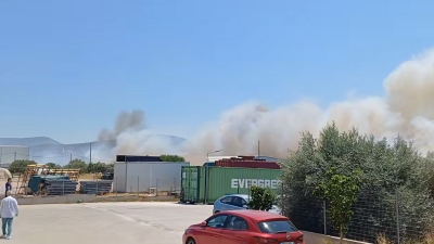 Φωτιά στη Βιομηχανική Περιοχή Κορωπίου - Μήνυμα από το 112 για ετοιμότητα