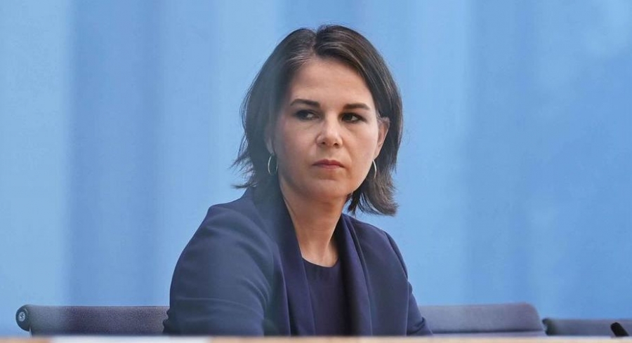 Κυνική και επικίνδυνη παραδοχή Baerbock (ΥΠΕΞ Γερμανίας): Ναι, είμαστε σε πόλεμο με τη Ρωσία και πρέπει να κάνουμε περισσότερα