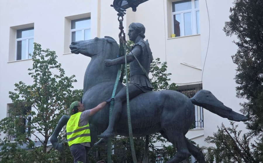 Πόνεσαν οι Τούρκοι με το άγαλμα του Μεγάλου Αλεξάνδρου σε τζαμί στη Δράμα – Απειλές κατά Ελλάδας για άλωση του… τεμένους