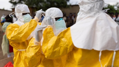 Ιός Ebola: Συμπτώματα, θεραπεία και εμβόλια