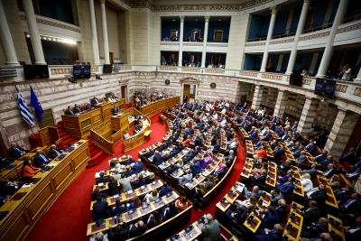 Υπερψηφίστηκε το ν/σ για τους servicers μόνο από τους 158 βουλευτές της ΝΔ