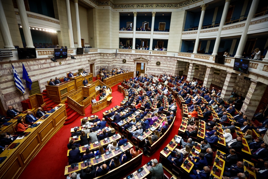 Υπερψηφίστηκε το ν/σ για τους servicers μόνο από τους 158 βουλευτές της ΝΔ