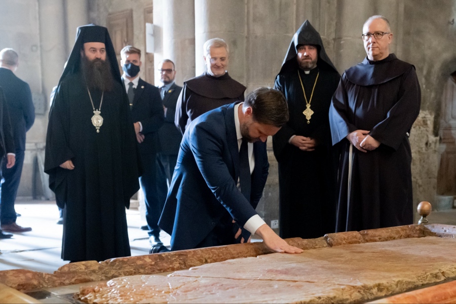 Τρομερό - Στον Πανάγιο Τάφο για προσκύνημα ο J.D. Vance: Εκπληκτική ευλογία, ευχαριστώ τους Έλληνες που φροντίζουν το ιερό μέρος