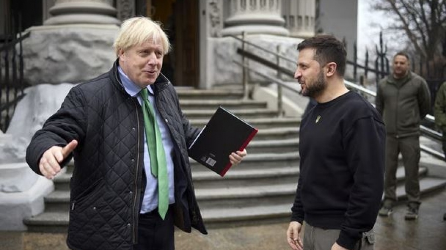 Alex Christoforou για Johnson: Επισκέφτηκε την πρώτη γραμμή για να σώσει τη φήμη του